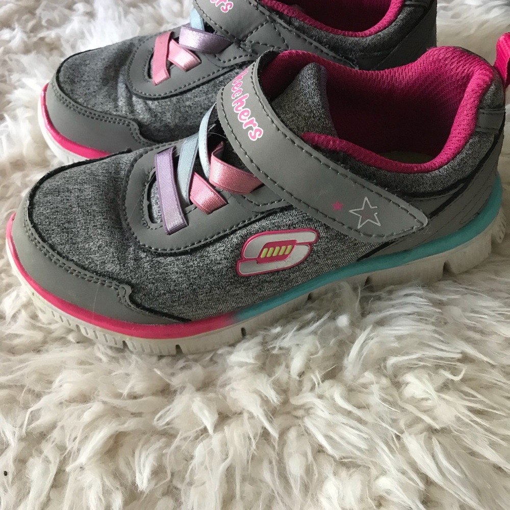 Girls sketchers